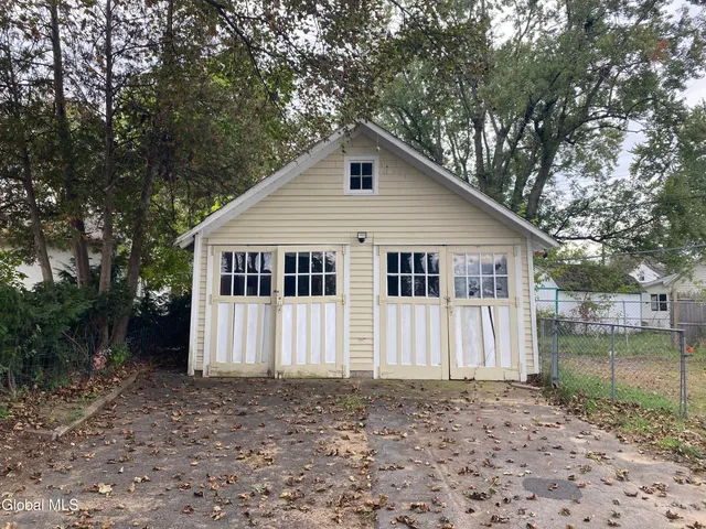 $249,900 | 2 Lawndale Avenue, Rotterdam, NY 12306