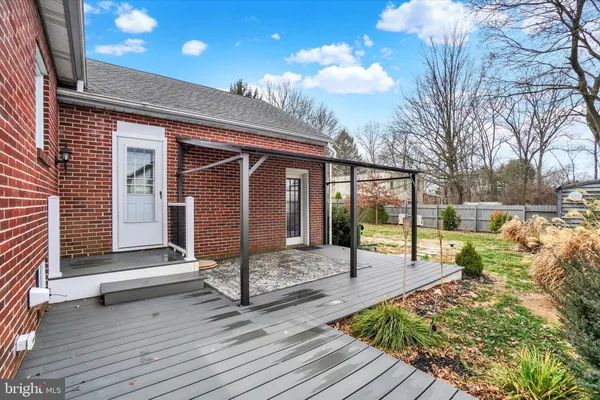 a view of a house with backyard porch and wooden floor