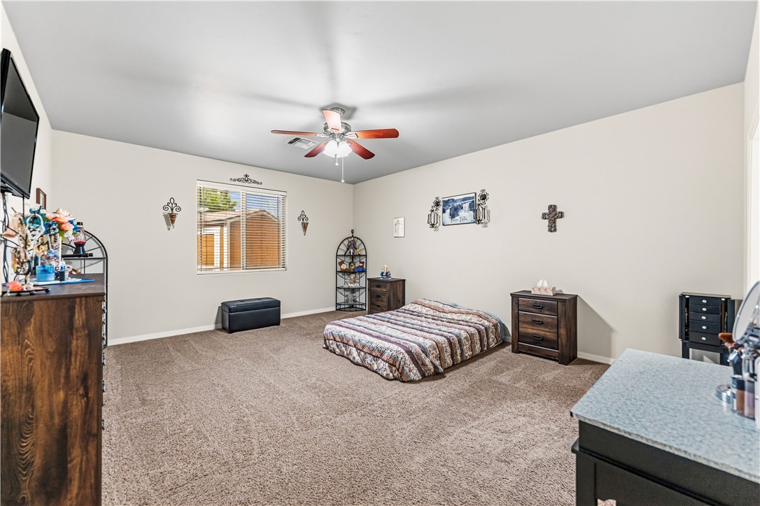 4143 North Stampede Road Kingman, AZ 86401 - Photo 16 of 42 Spacious room featuring neutral carpeting and light-toned walls