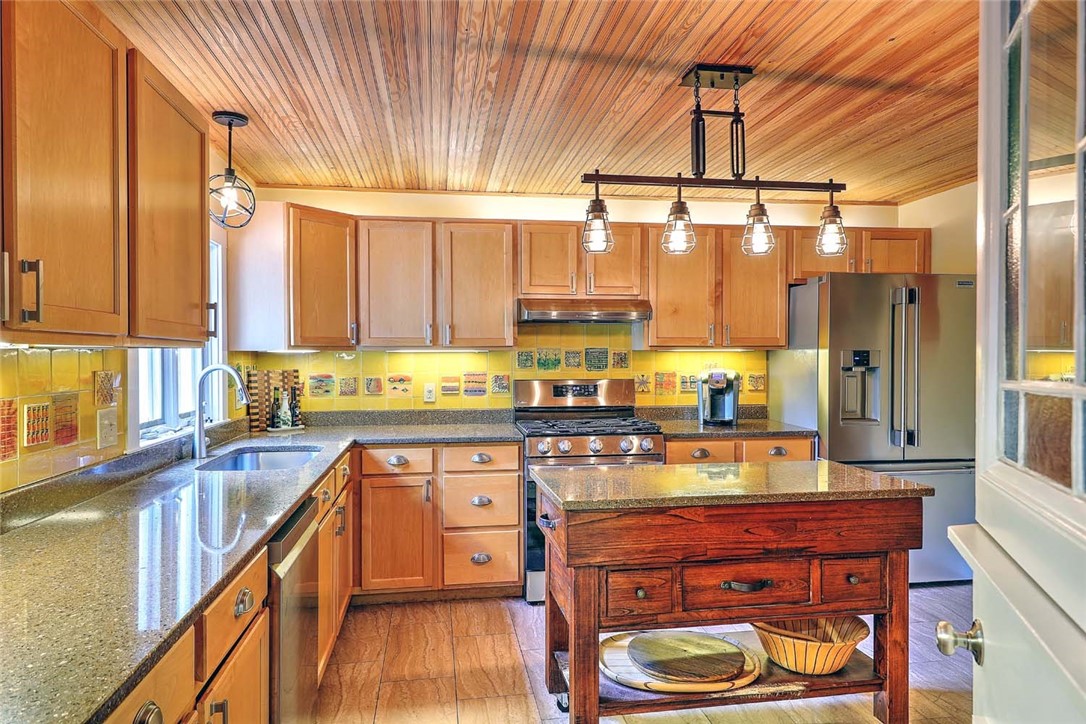 53 Avon Street Somerset, MA 02726 - Photo 14 of 46 Gallery Image 14