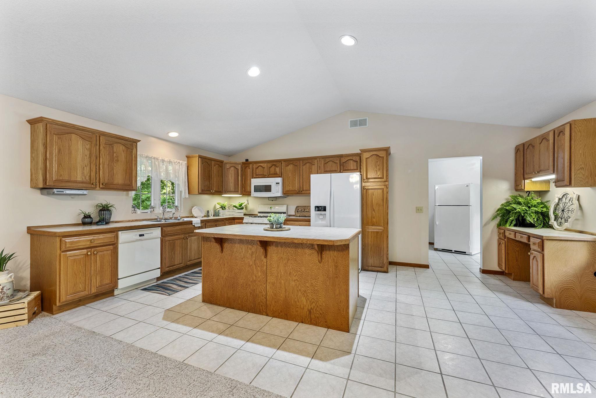12500 Coon Hunters Road Blue Grass, IA 52726 - Photo 8 of 45 Gallery Image 8