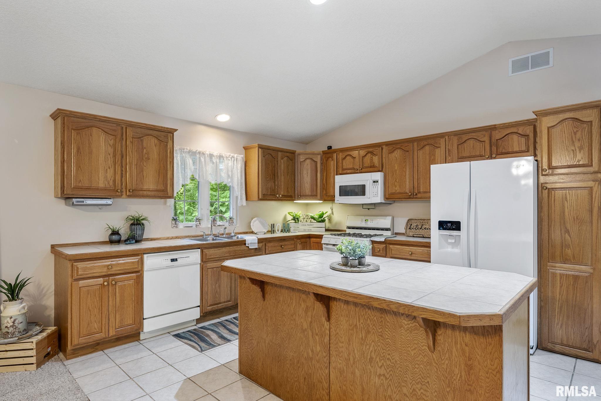 12500 Coon Hunters Road Blue Grass, IA 52726 - Photo 9 of 45 Gallery Image 9