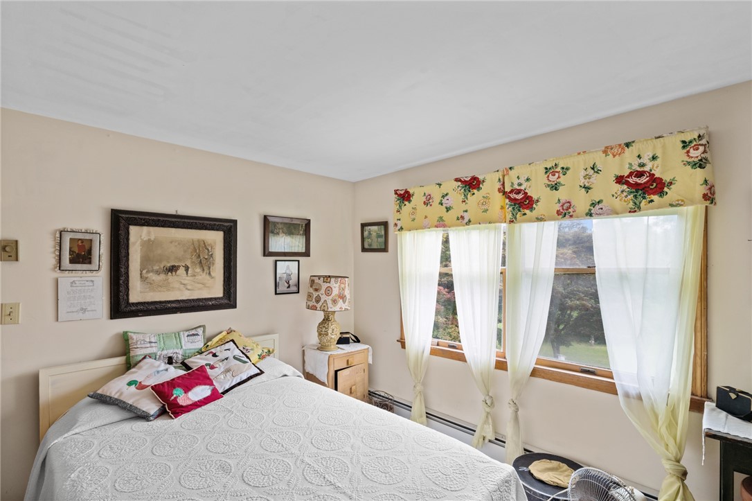 725 North Main Road Jamestown, RI 02835 - Photo 15 of 27 bedroom facing sunset