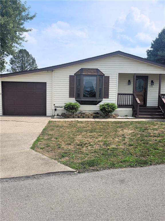 a front view of house with yard