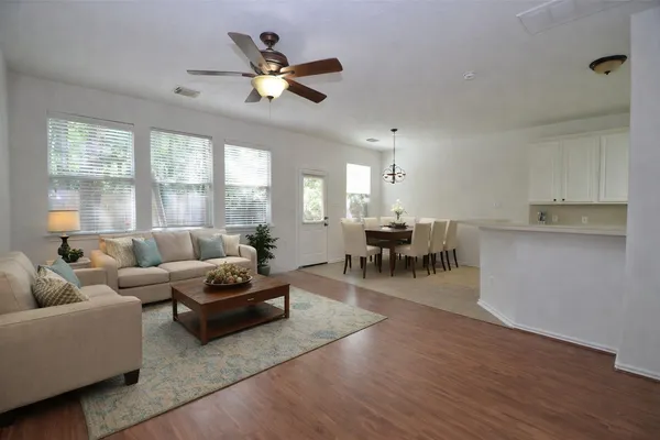 $277,900 | 226 West Stedhill Loop, Conroe, TX 77384