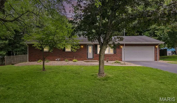 $319,900 | 8424 Steelecrest Lane, Troy, IL 62294