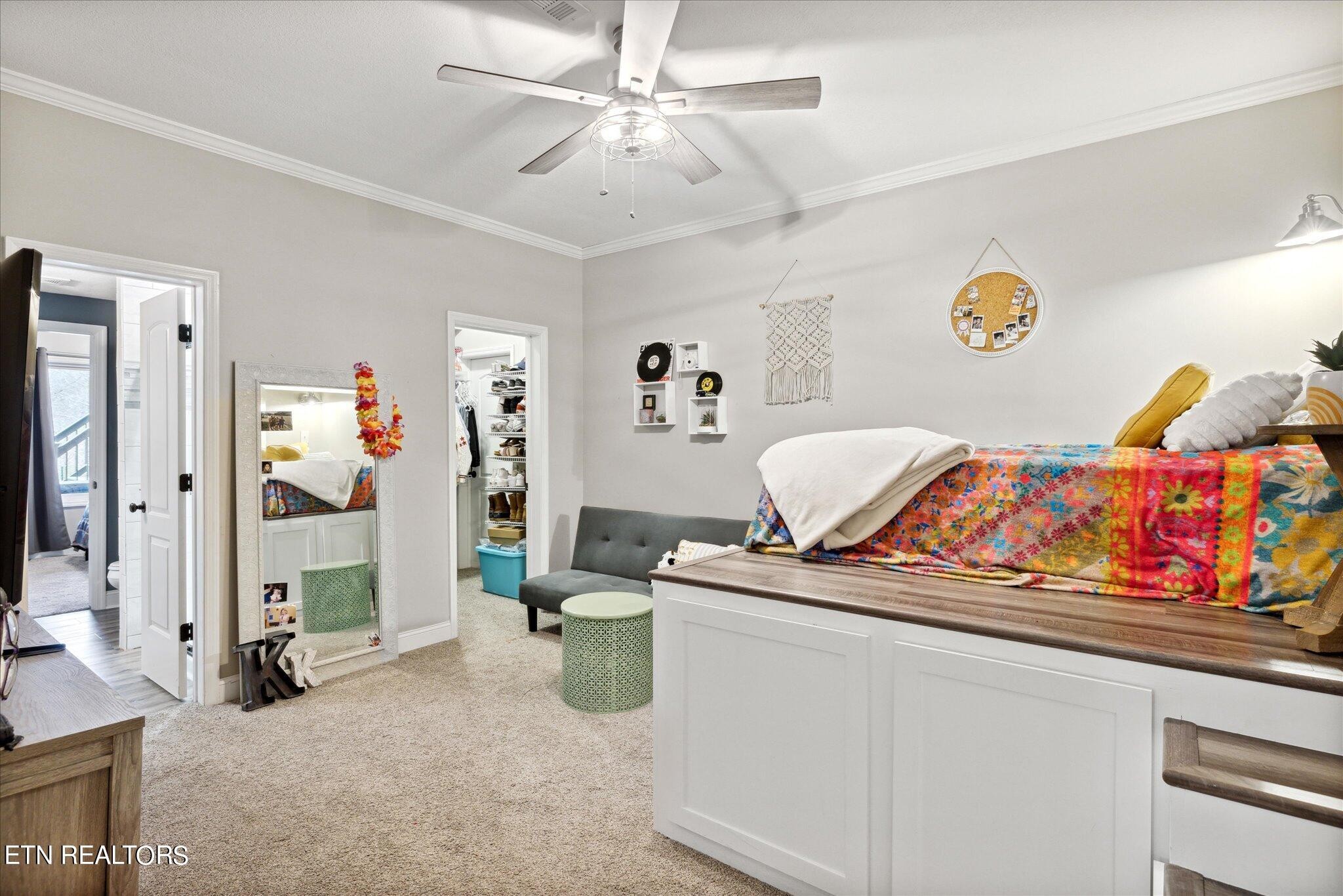 9245 Arlington Ridge Way Powell, TN 37849 - Photo 22 of 36 a living room with furniture