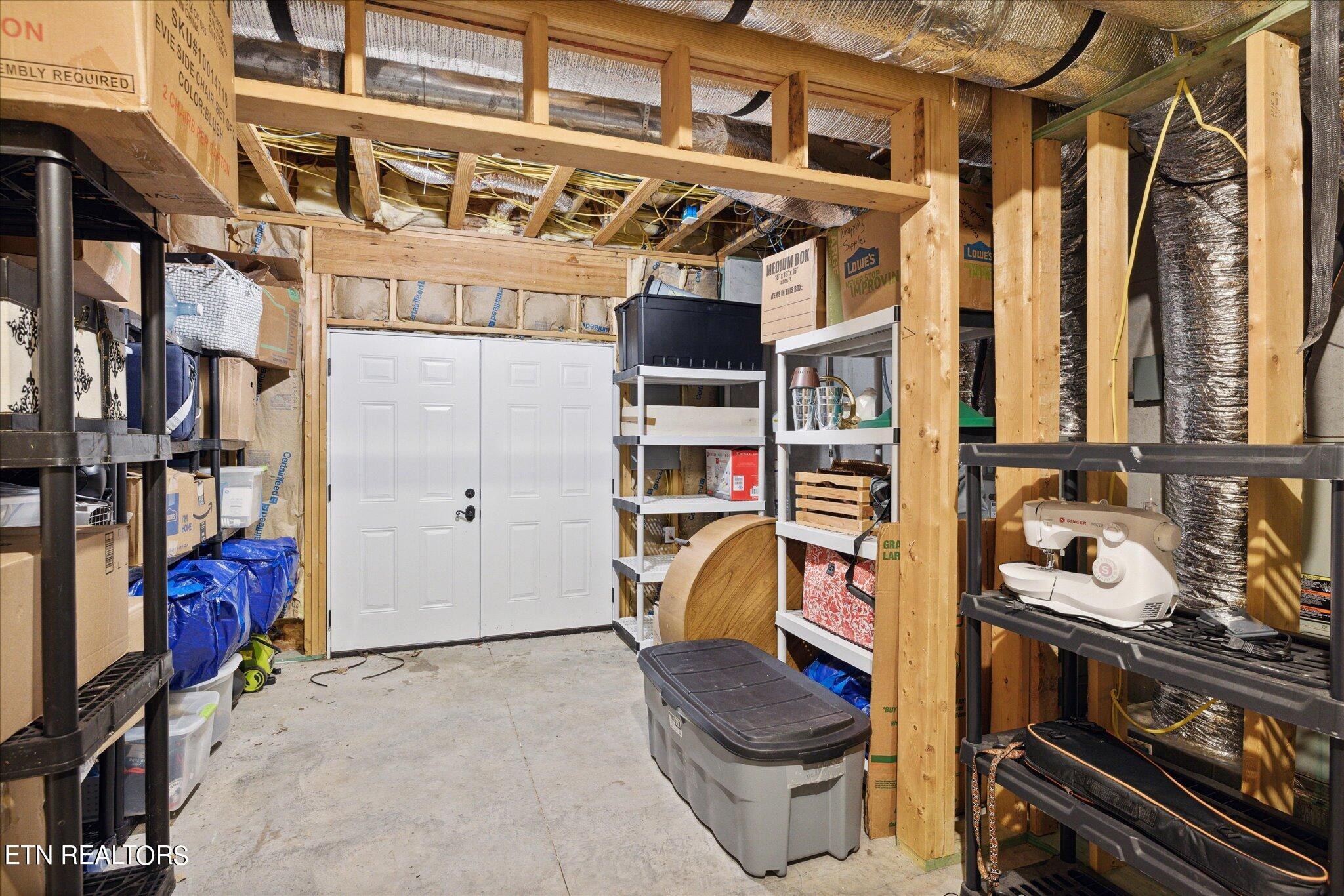 9245 Arlington Ridge Way Powell, TN 37849 - Photo 28 of 36 a utility room with lots of different colored cloths