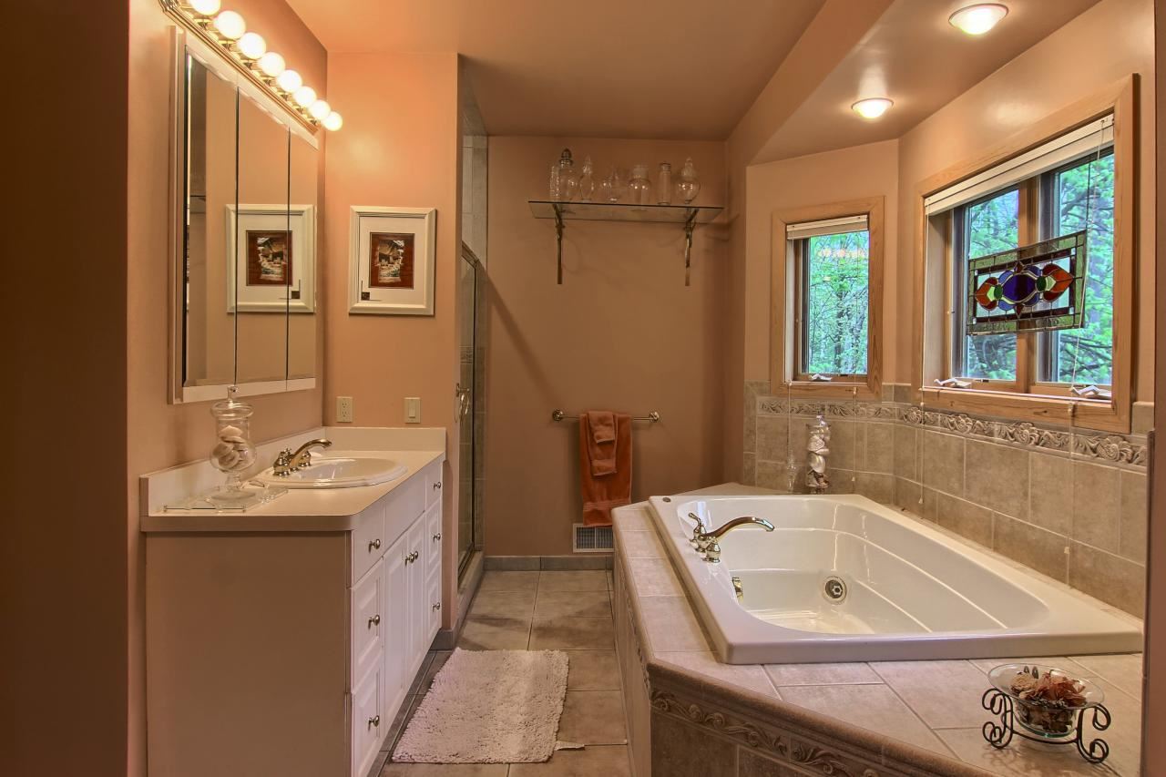 7676 South Lakeview Road Traverse City, MI 49684 - Photo 21 of 36 1799989-20.JPG