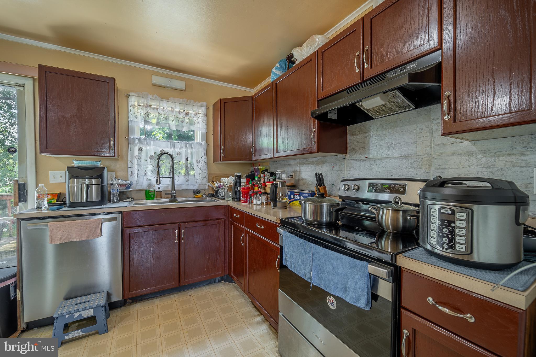 8613 Chestnut Ridge Drive Laurel, MD 20707 - Photo 8 of 52 Gallery Image 8