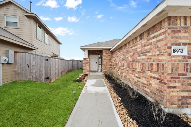$1,850 | 18950 Panzini Drive, New Caney, TX 77357