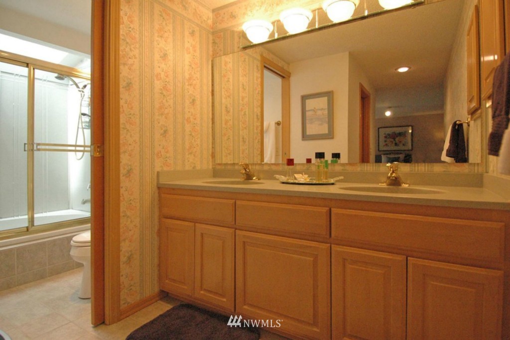 15410 Southeast 167th Place Renton, WA 98058 - Photo 14 of 21 Gallery Image 14