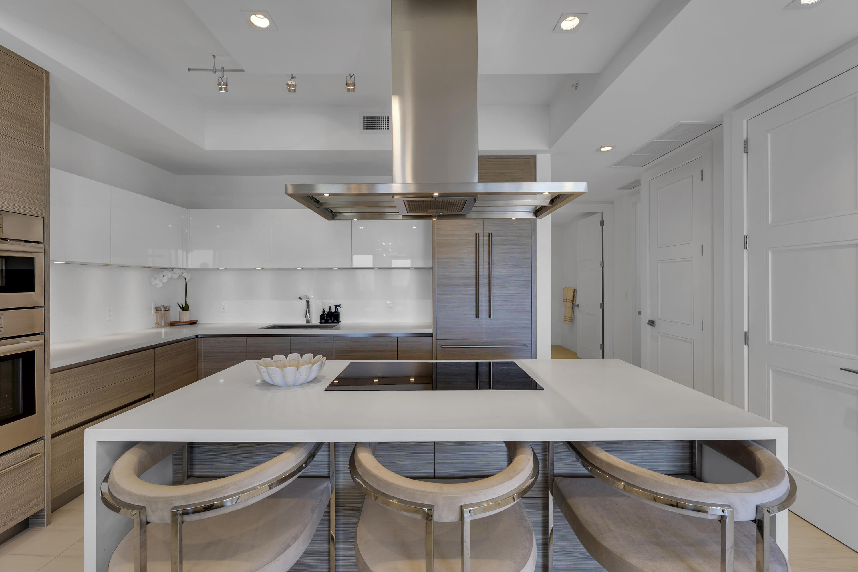 155 East Boca Raton Road, Unit 607 Boca Raton, FL 33432 - Photo 5 of 15 a kitchen with a table and chairs in it