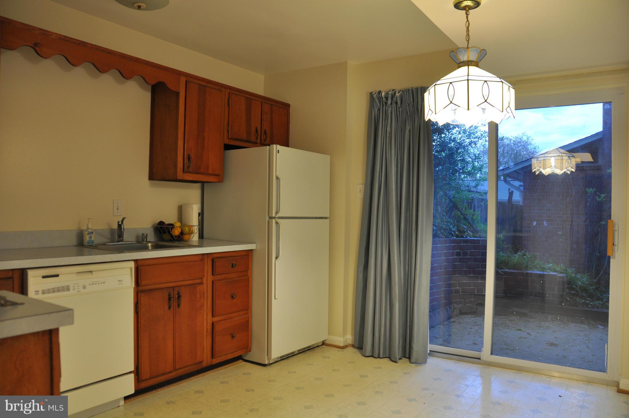 8602 Thames Street Springfield, VA 22151 - Photo 2 of 21 Eat-in Kitchen