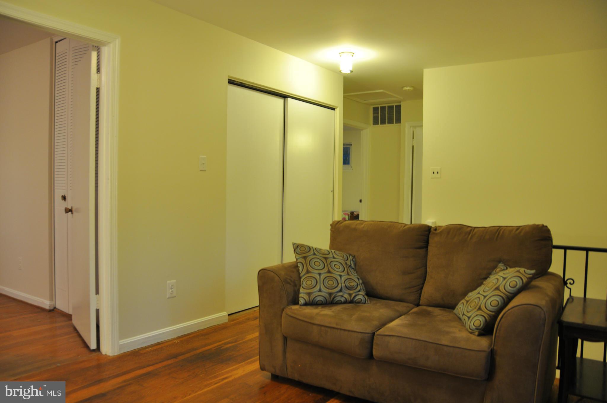 8602 Thames Street Springfield, VA 22151 - Photo 12 of 21 Family Room