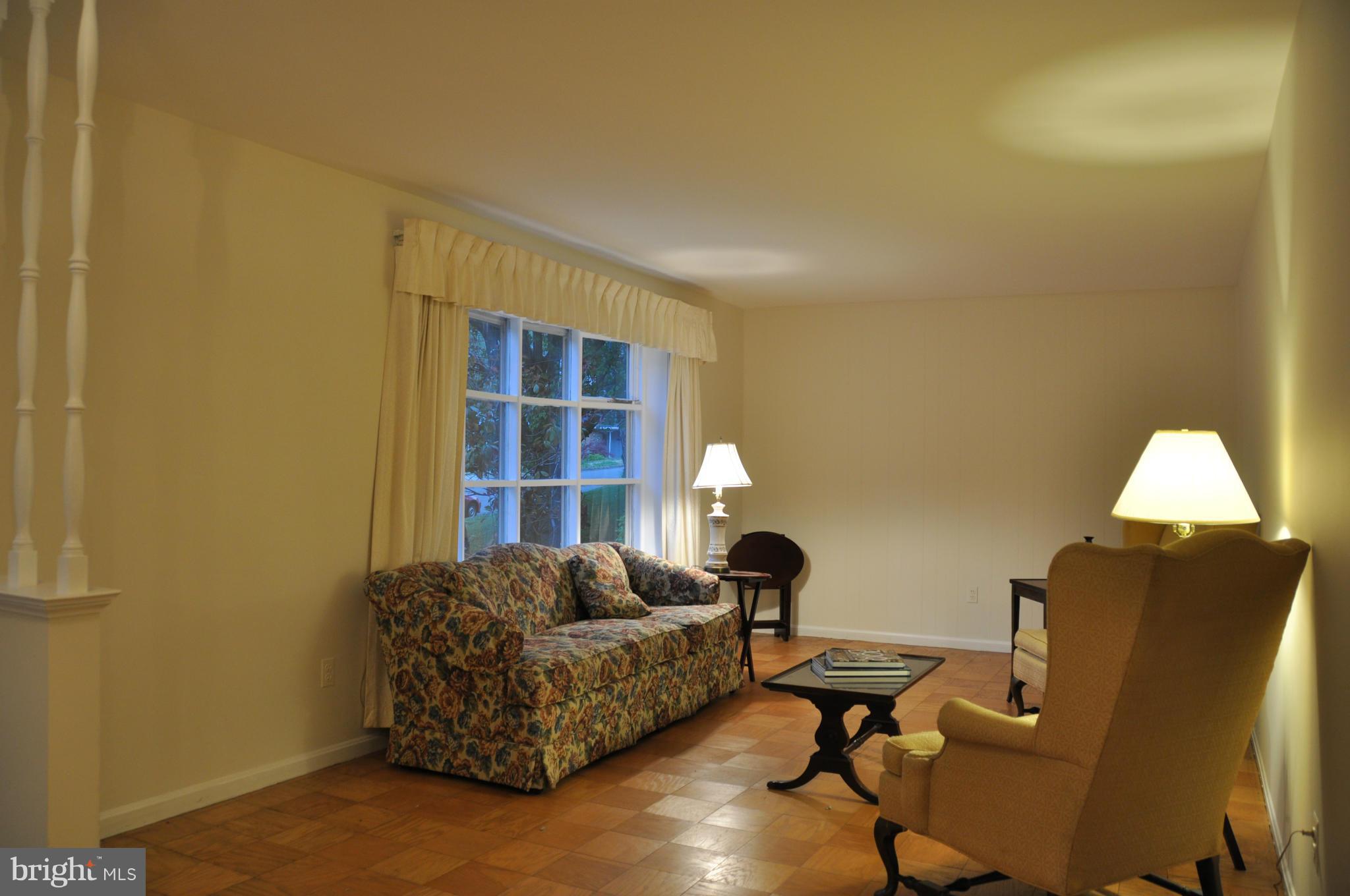 8602 Thames Street Springfield, VA 22151 - Photo 8 of 21 Living Room