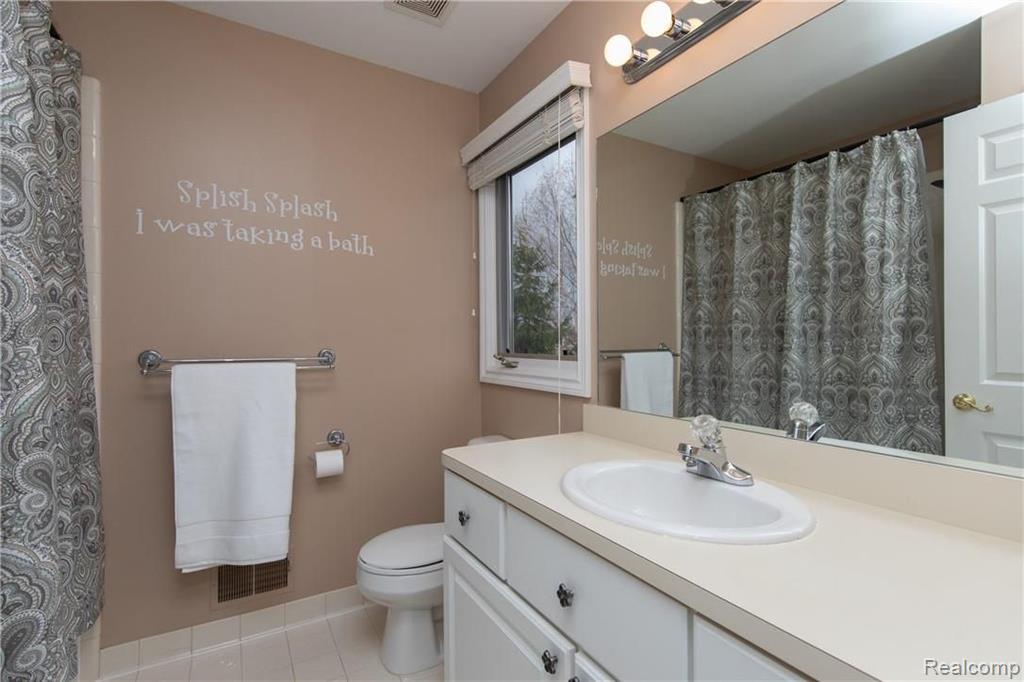 1056 Autumnview Drive Rochester, MI 48307 - Photo 33 of 44