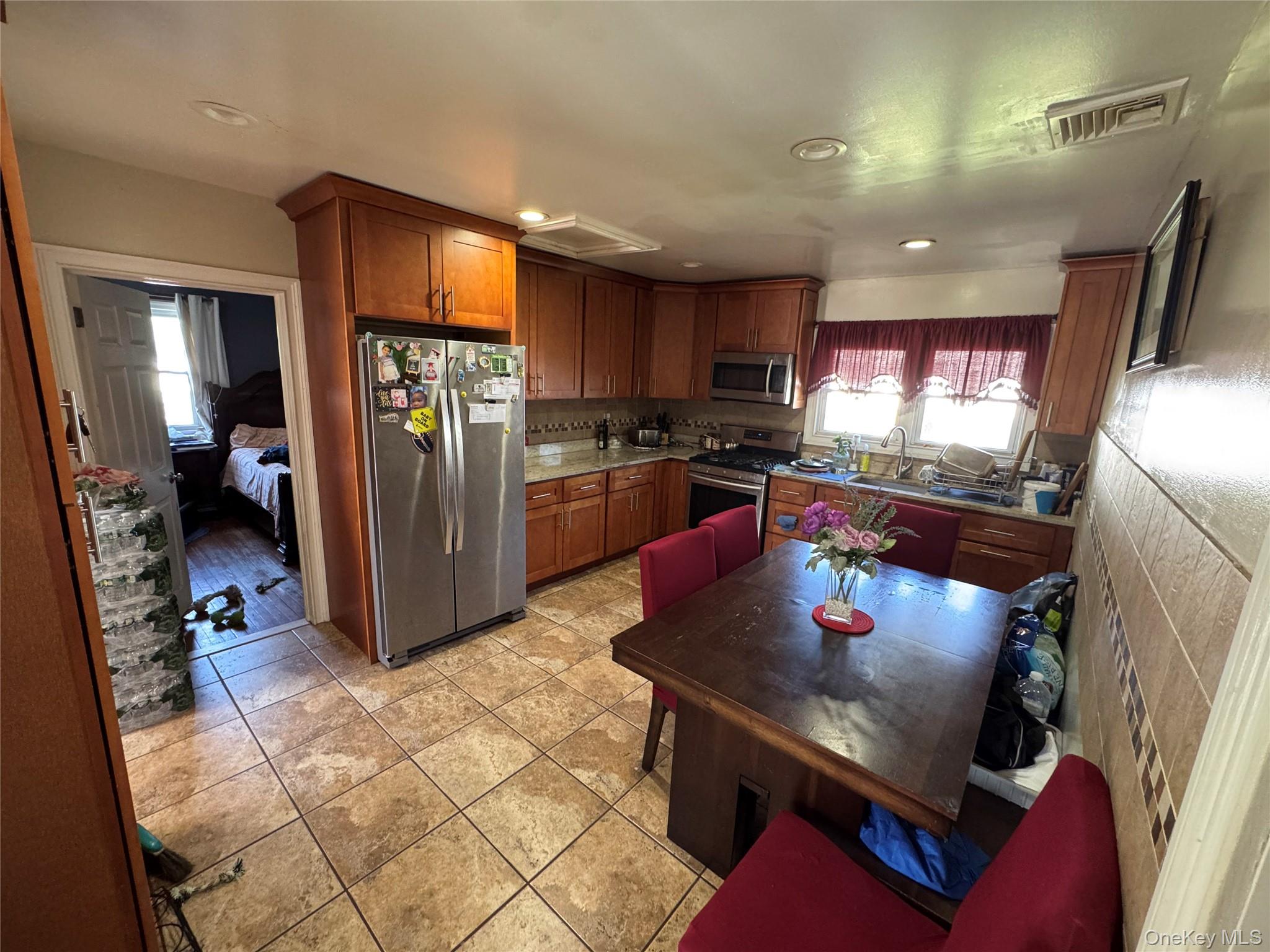 31 Gregory Street Valley Stream, NY 11580 - Photo 5 of 33