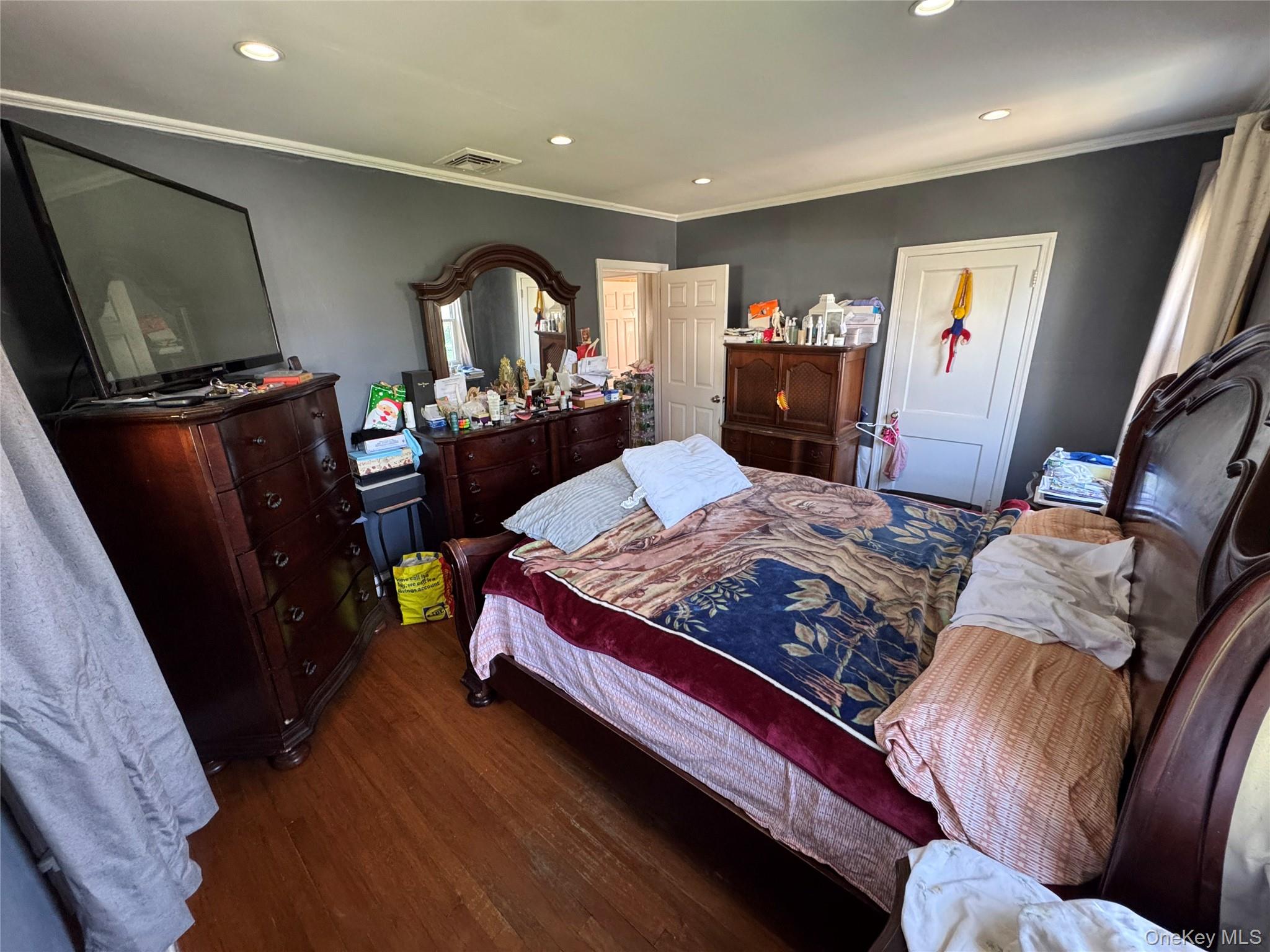 31 Gregory Street Valley Stream, NY 11580 - Photo 7 of 33