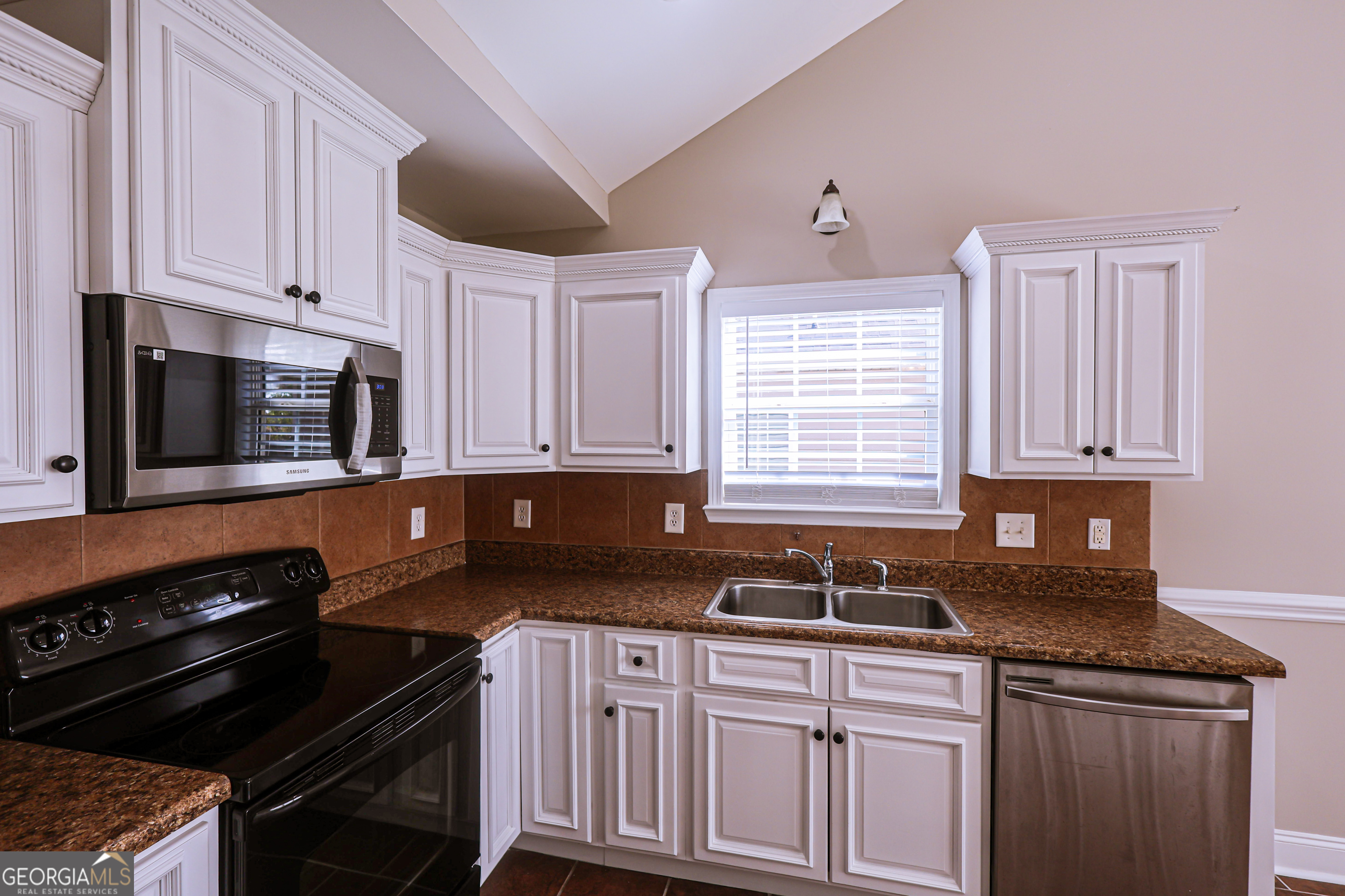 222 Summerstone Bend Byron, GA 31008 - Photo 2 of 15