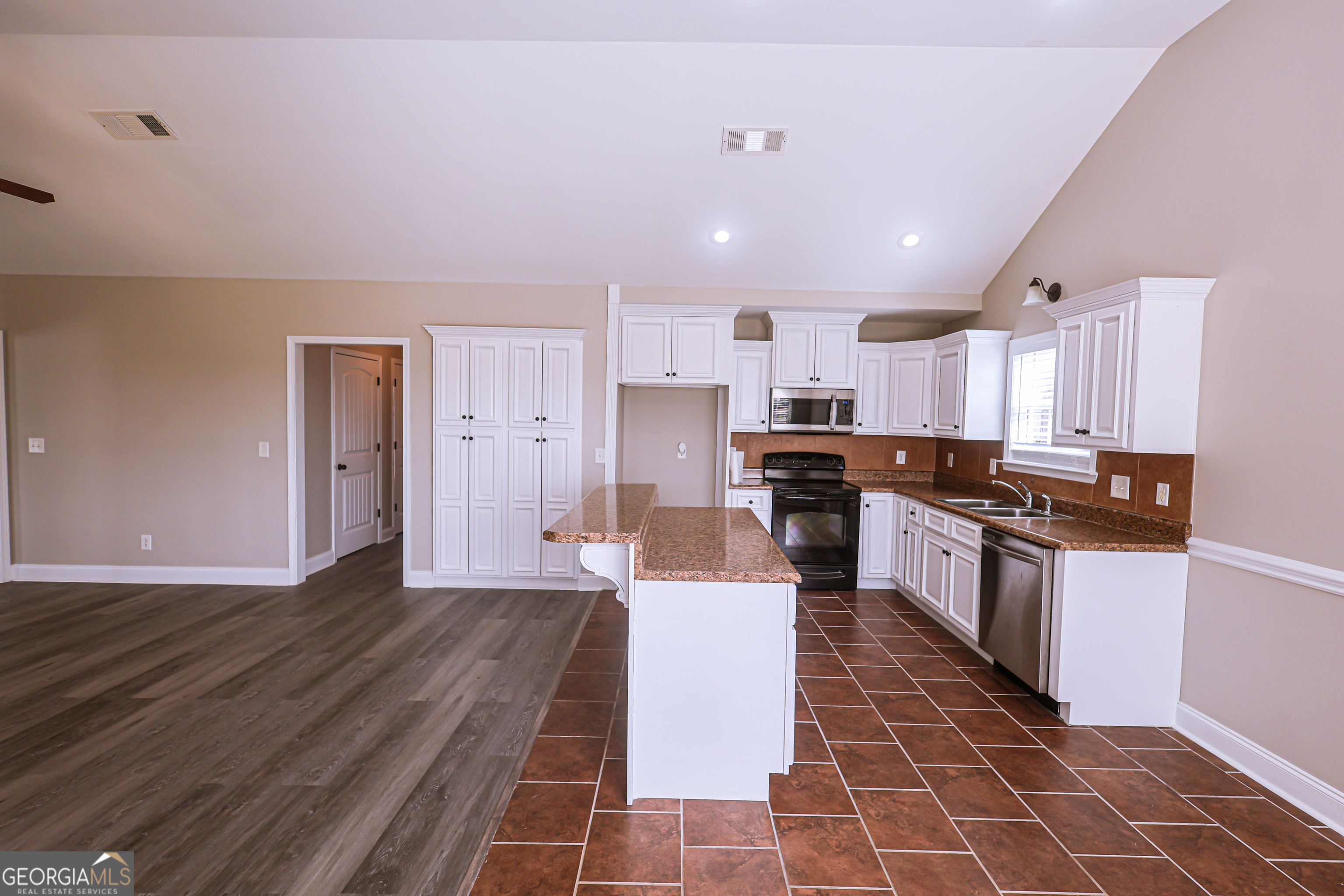 222 Summerstone Bend Byron, GA 31008 - Photo 5 of 15
