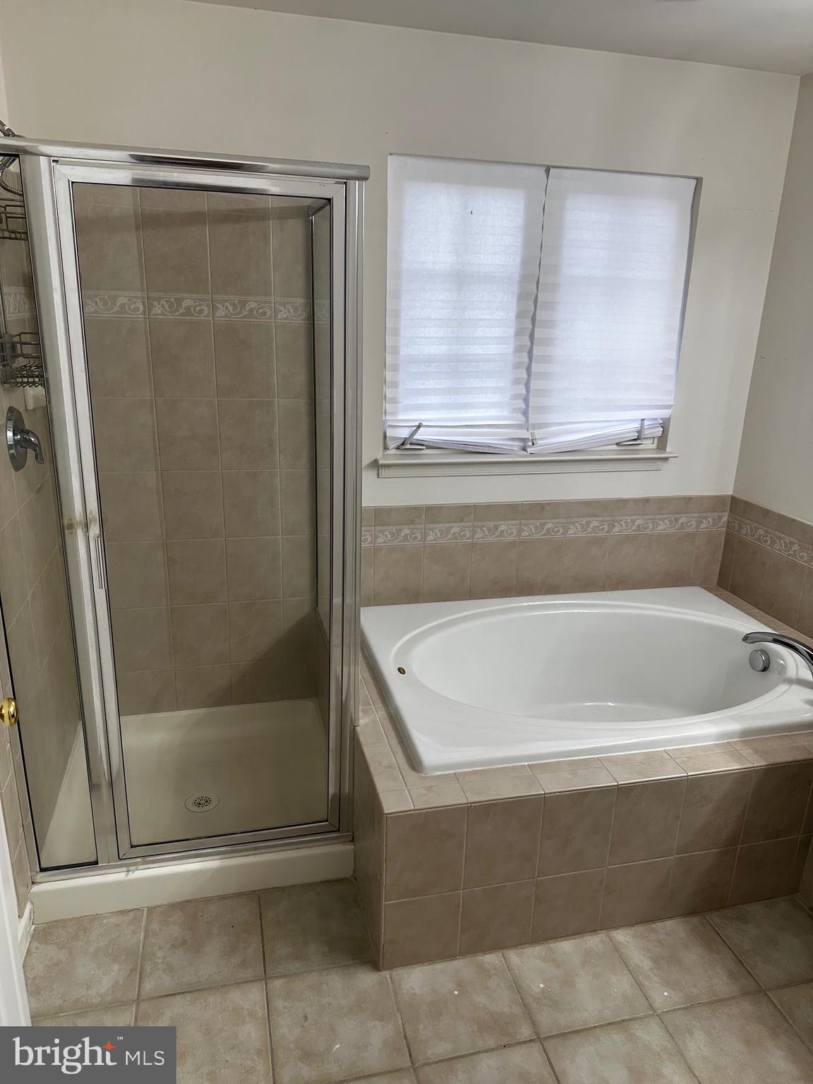 64 Monte Carlo Way Charles Town, WV 25414 - Photo 8 of 34 a bathroom with a bathtub