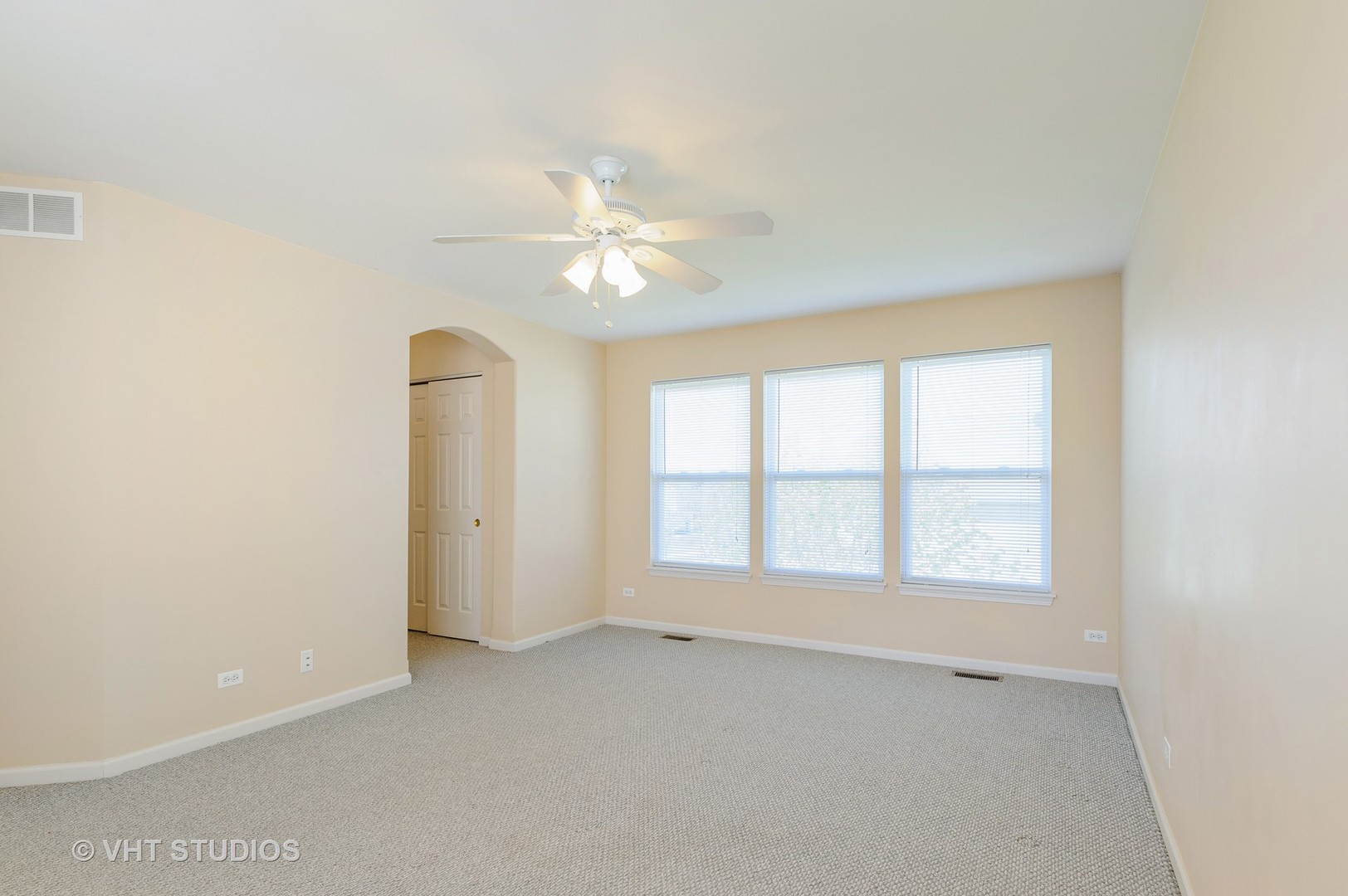 640 North Fox Trail Round Lake, IL 60073 - Photo 6 of 10