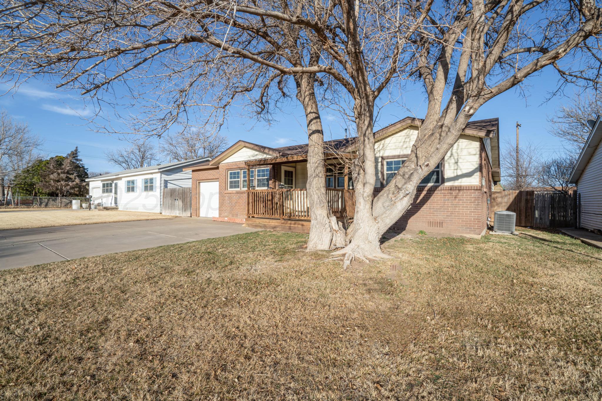 2907 South Apache Street Amarillo, TX 79103 - Photo 3 of 29 44427DEB-EC42-41D0-882E-25DB1EC4874D
