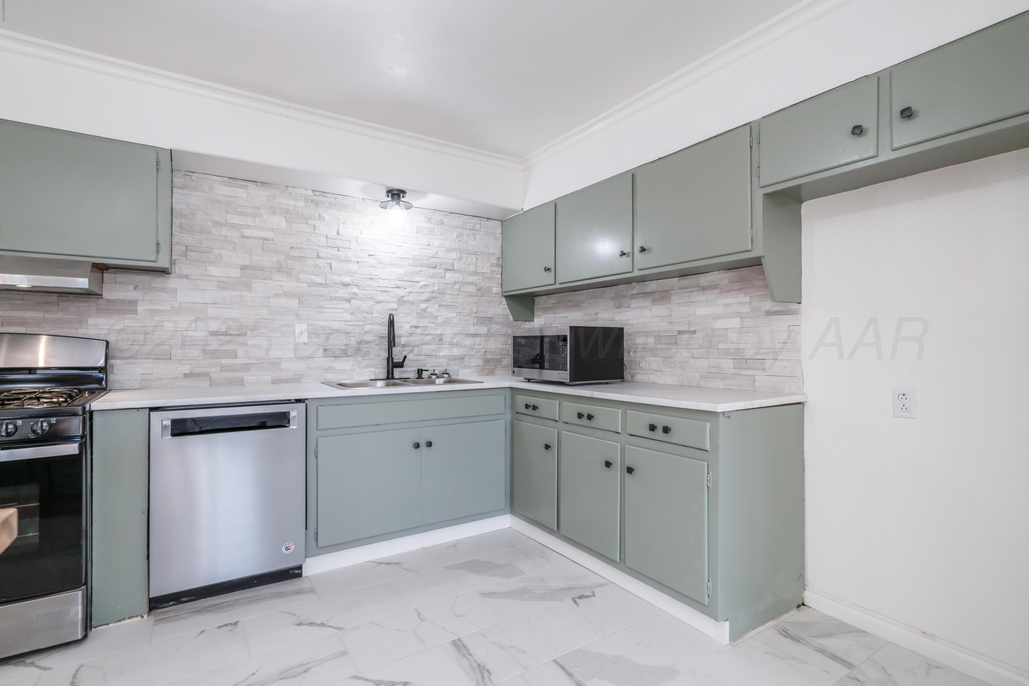 2907 South Apache Street Amarillo, TX 79103 - Photo 6 of 29 5396F85C-2C06-4939-B7F0-2FB4EF12E181