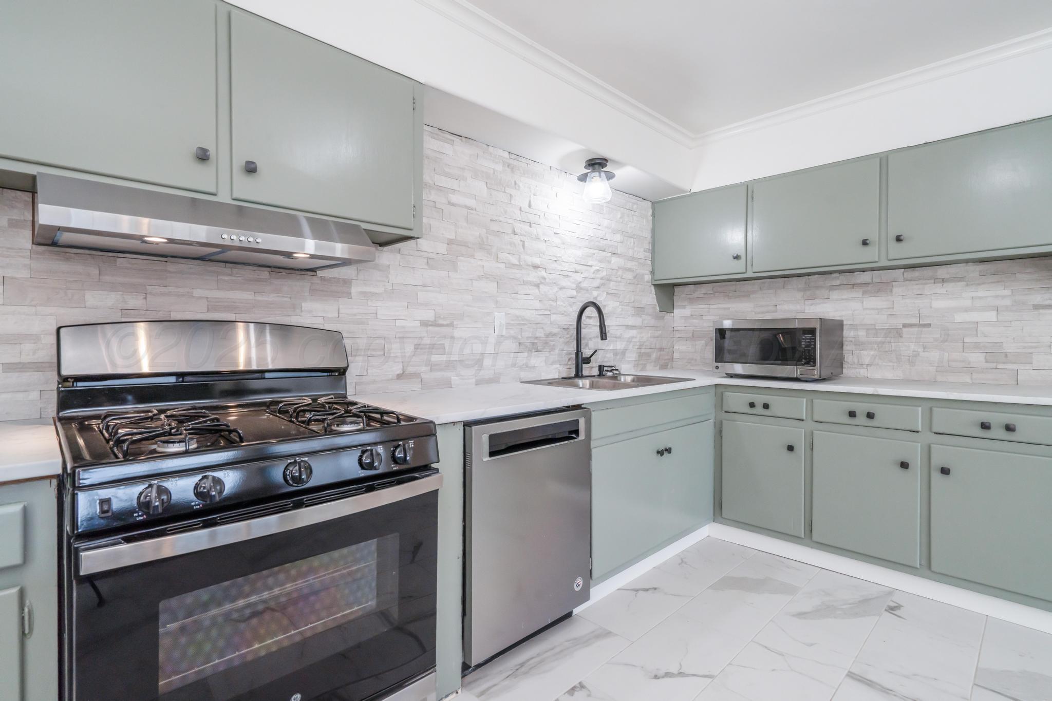 2907 South Apache Street Amarillo, TX 79103 - Photo 9 of 29 C6760F57-9F69-4CFC-A5A1-EDF90BC84FB0