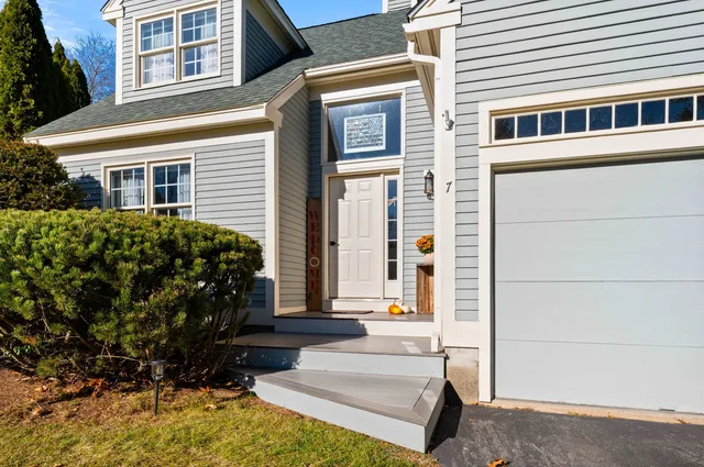 $599,900 | 7 Fox Run Road, Amherst, NH 03031