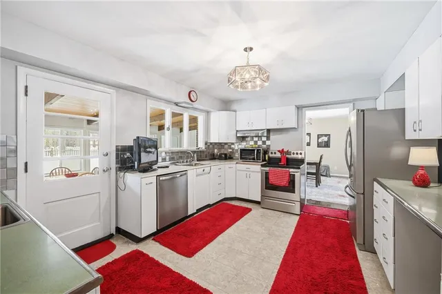 $369,000 | 679 Dogwood Lane, Hermitage, PA 16148