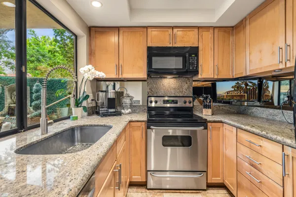$429,000 | 2501 North Indian Canyon Drive, Unit 603, Palm Springs, CA 92262