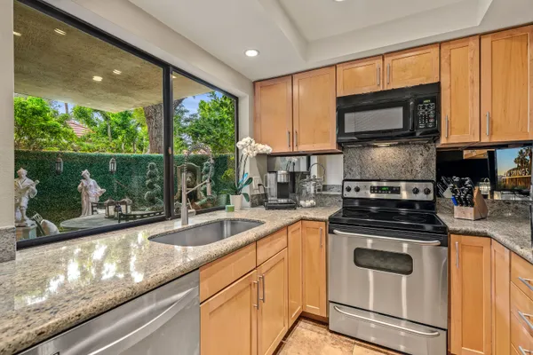 $429,000 | 2501 North Indian Canyon Drive, Unit 603, Palm Springs, CA 92262