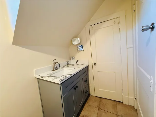 $1,250 | 115 7th Avenue, Unit 3, Carnegie, PA 15106