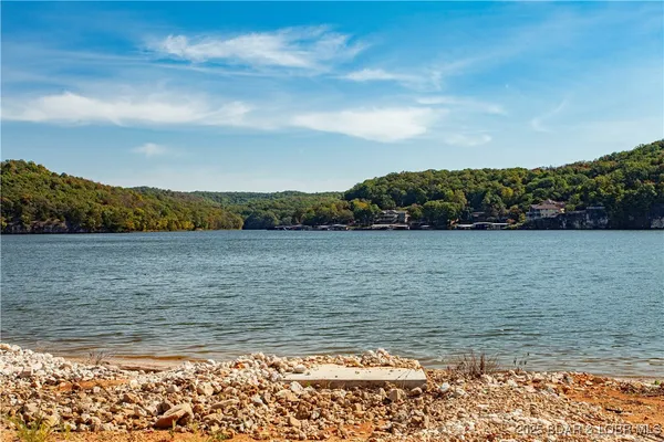 $1,290,000 | 59 Lakeway Lane, Climax Springs, MO 65324