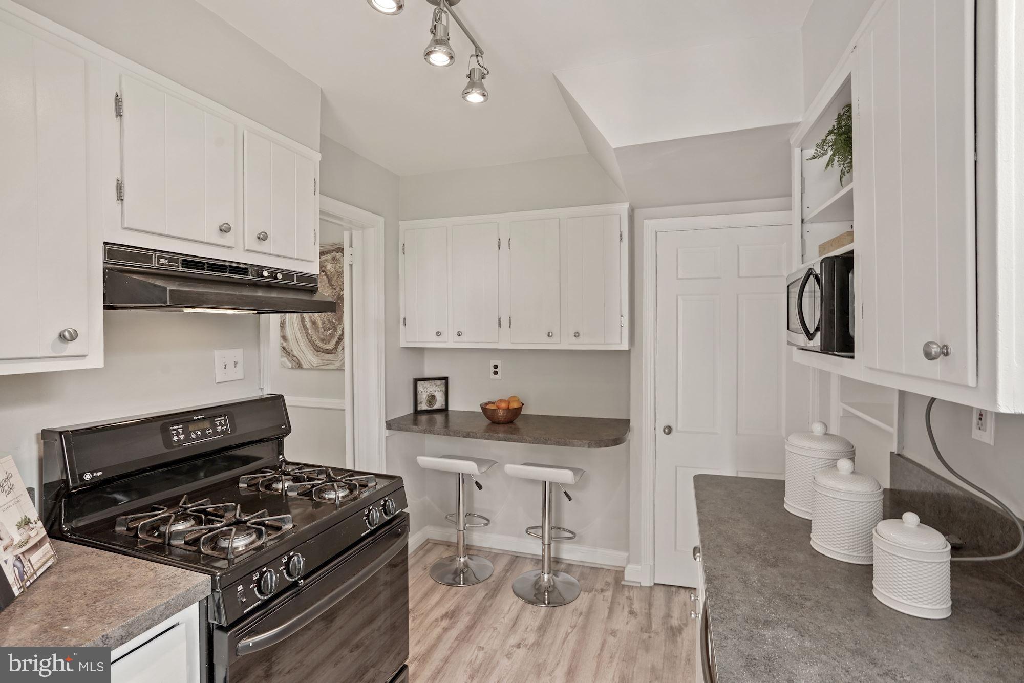 5602 Gloster Road Bethesda, MD 20816 - Photo 16 of 44 Kitchen w/ Breakfast Bar