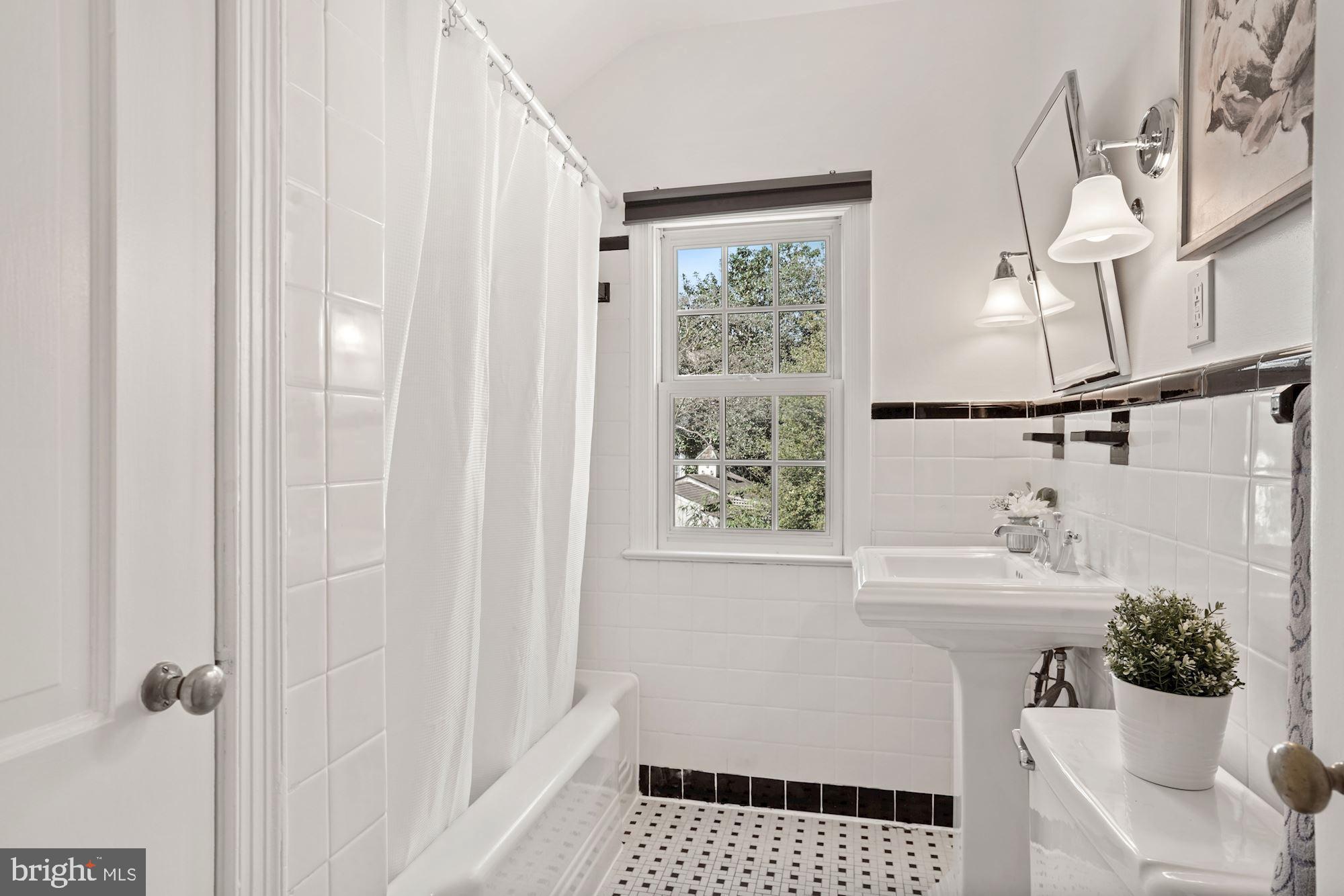 5602 Gloster Road Bethesda, MD 20816 - Photo 23 of 44 Hall Bath
