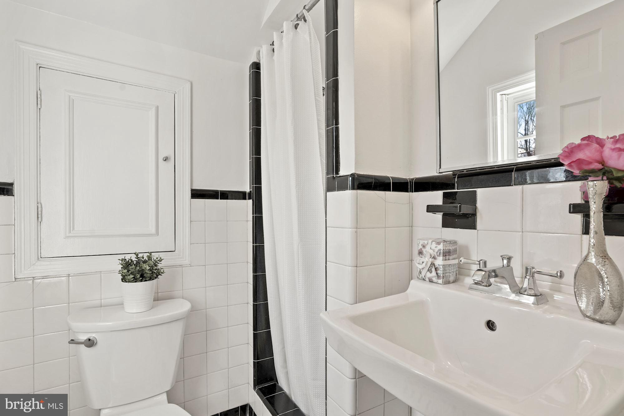 5602 Gloster Road Bethesda, MD 20816 - Photo 29 of 44 Main Bathroom
