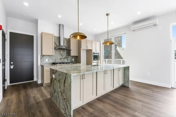$4,000 | 21 Lincoln Park, Unit 300, Newark, NJ 07102