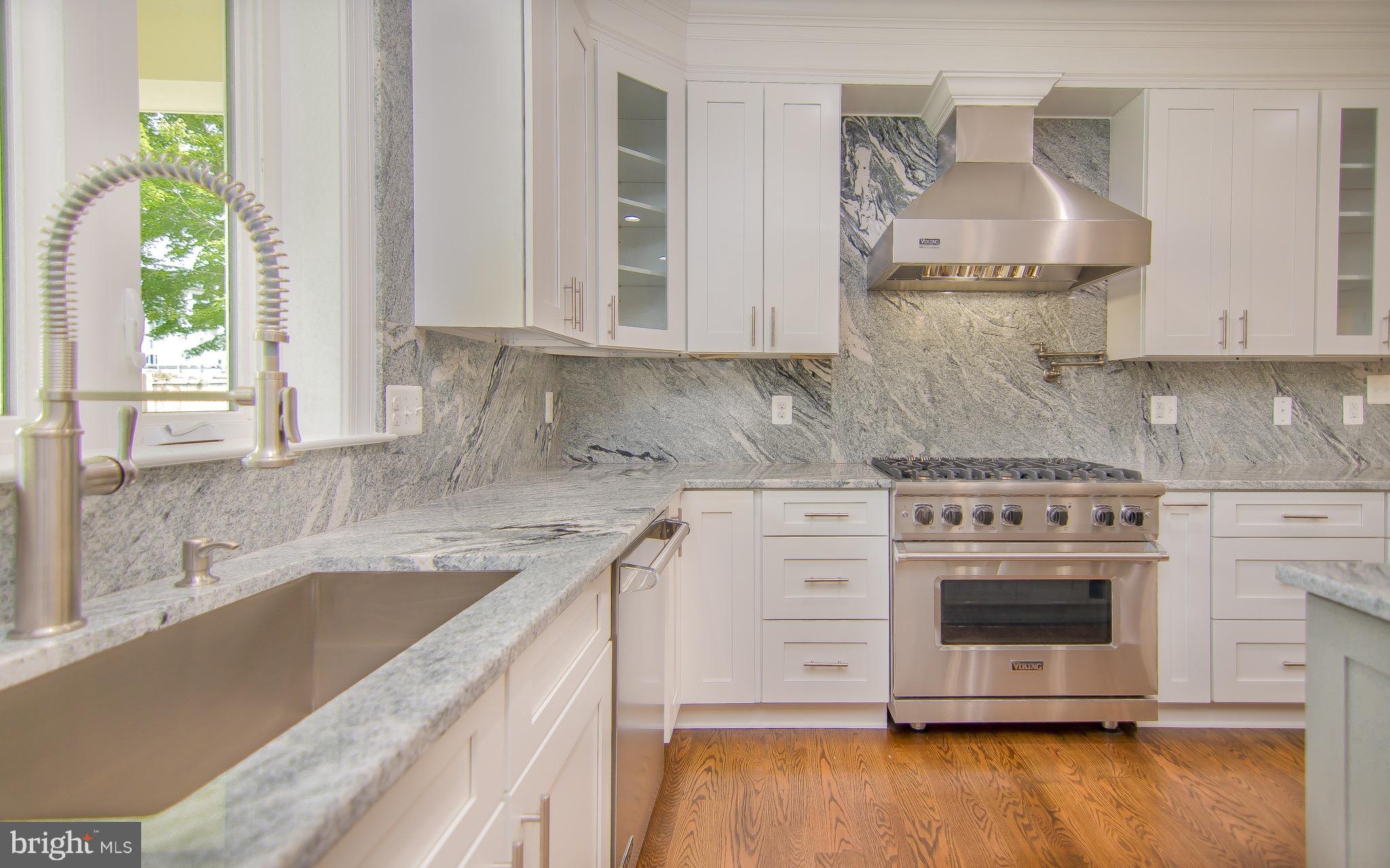 7101 Neuman Street Springfield, VA 22150 - Photo 11 of 30 Kitchen