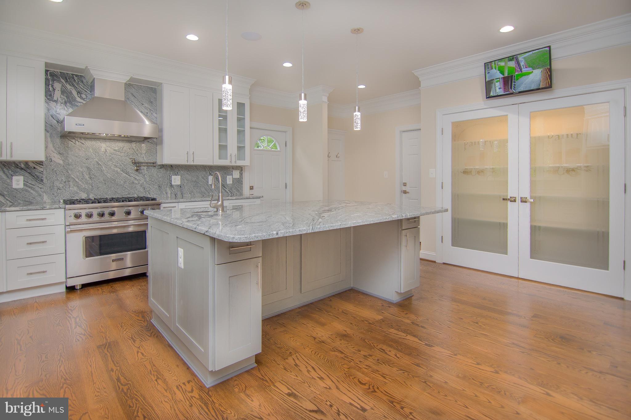 7101 Neuman Street Springfield, VA 22150 - Photo 12 of 30 Kitchen