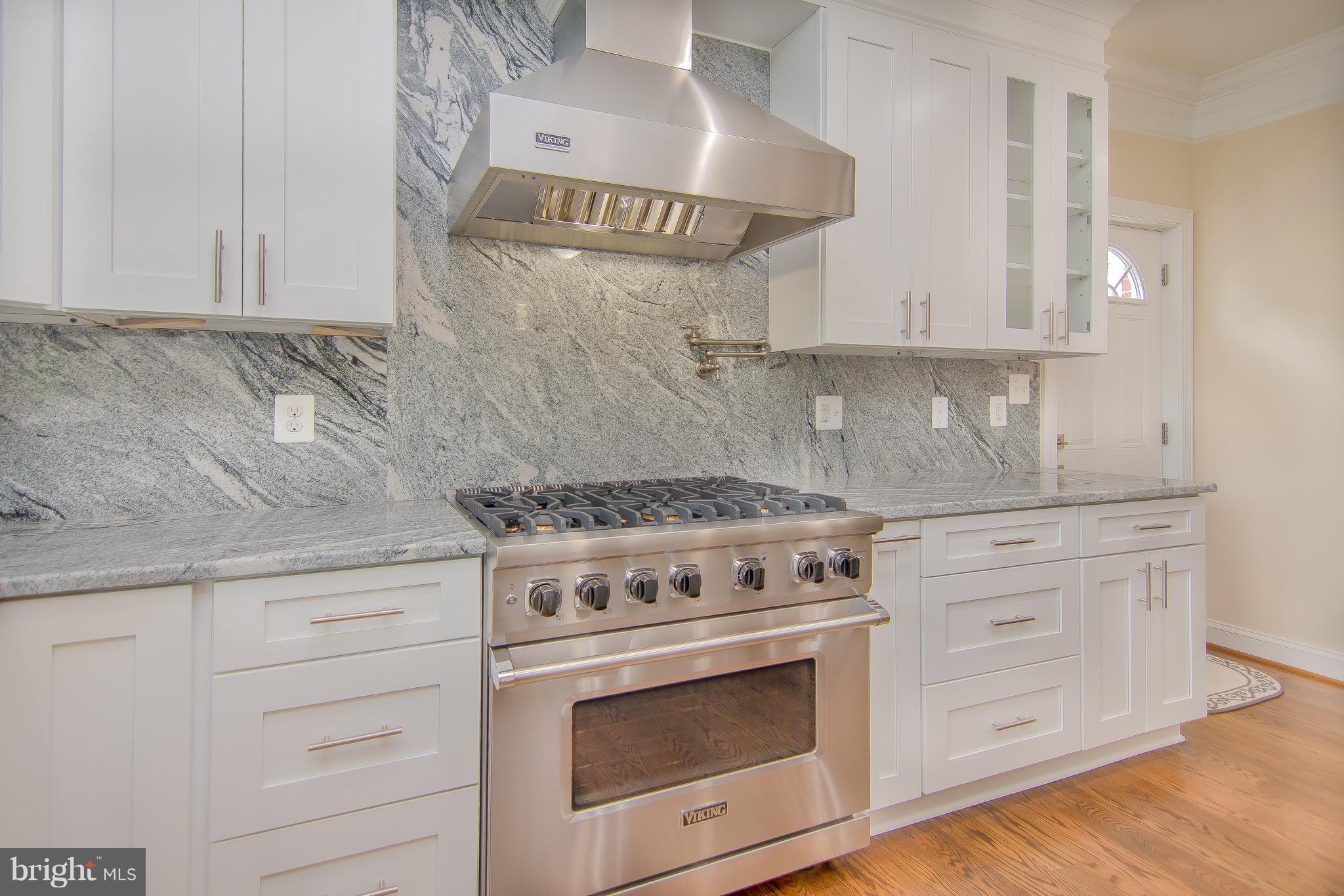 7101 Neuman Street Springfield, VA 22150 - Photo 13 of 30 Kitchen