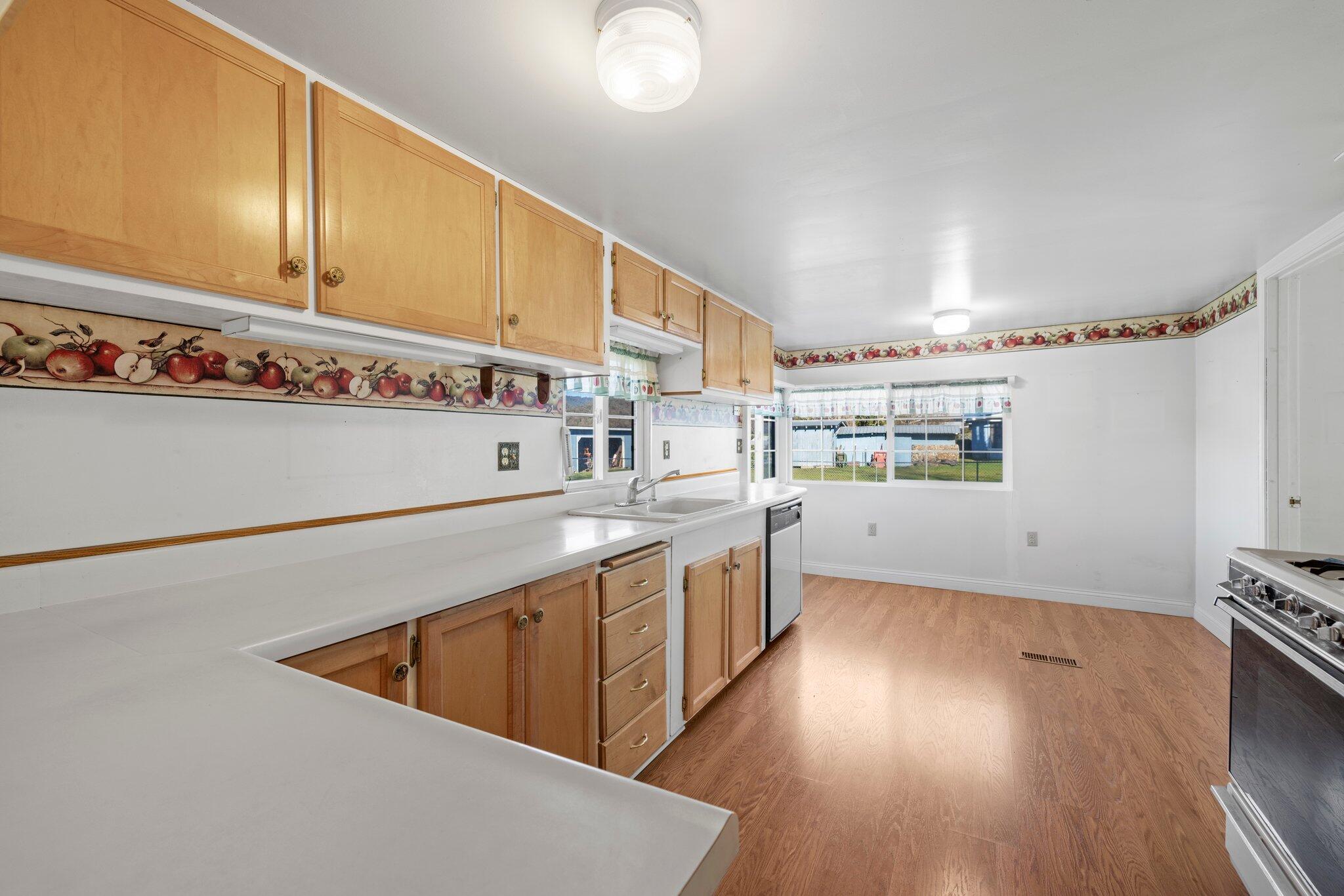7385 Maple Lane Central Point, OR 97502 - Photo 10 of 26 14-web-or-mls-WCI_4793