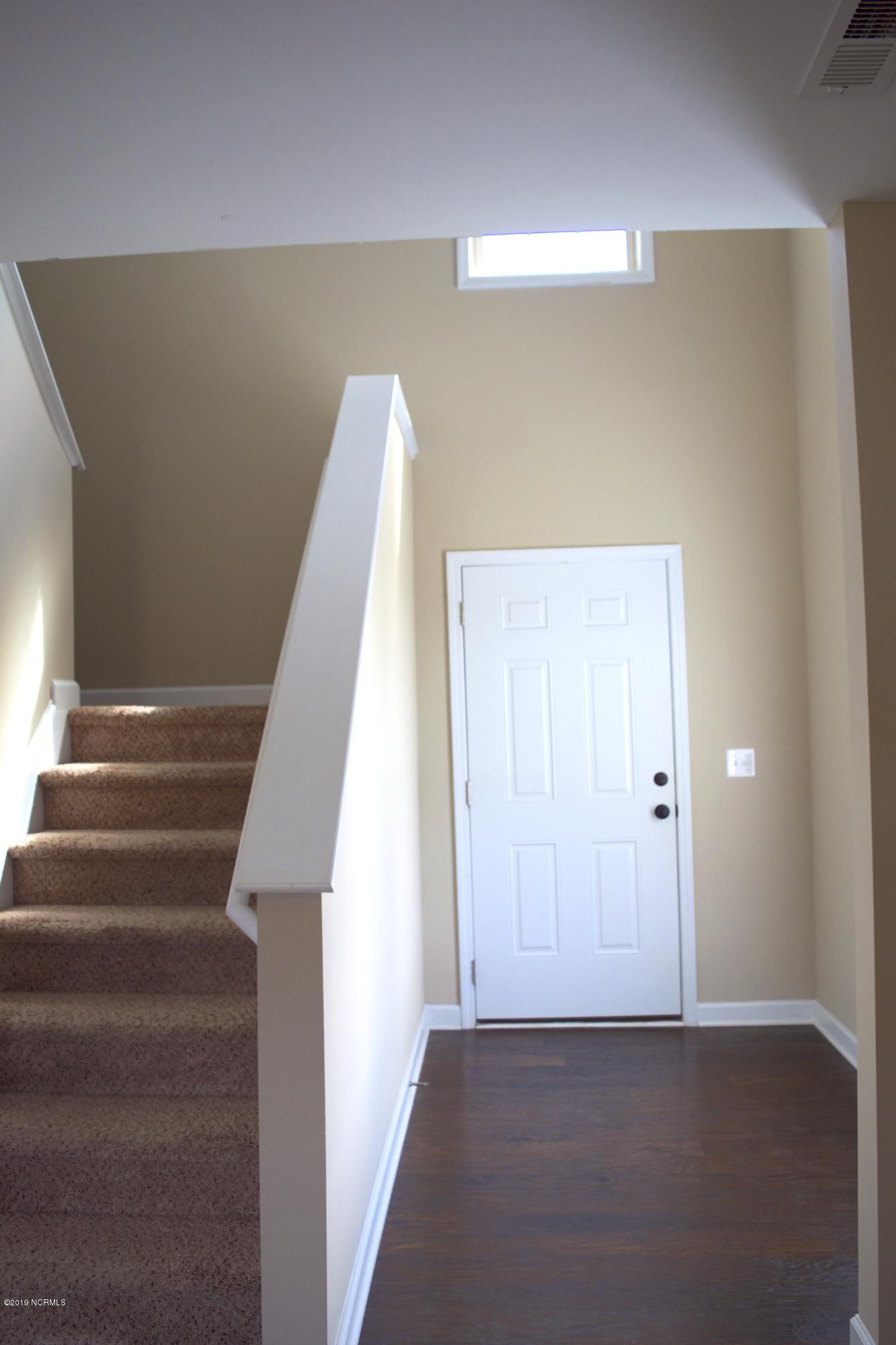 245 Merin Height Road Jacksonville, NC 28546 - Photo 22 of 50 Foyer