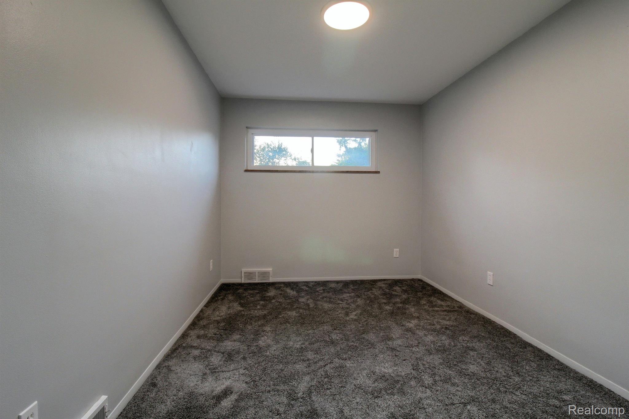 14043 Inkster Road Livonia, MI 48154 - Photo 14 of 25