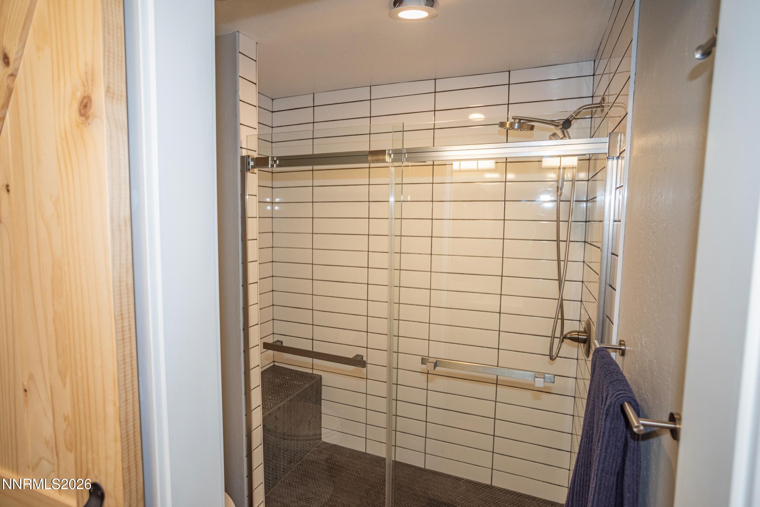 460 Shady Ln Court Reno, NV 89509 - Photo 30 of 51 30 - Upstairs Hall Bath II - 43162