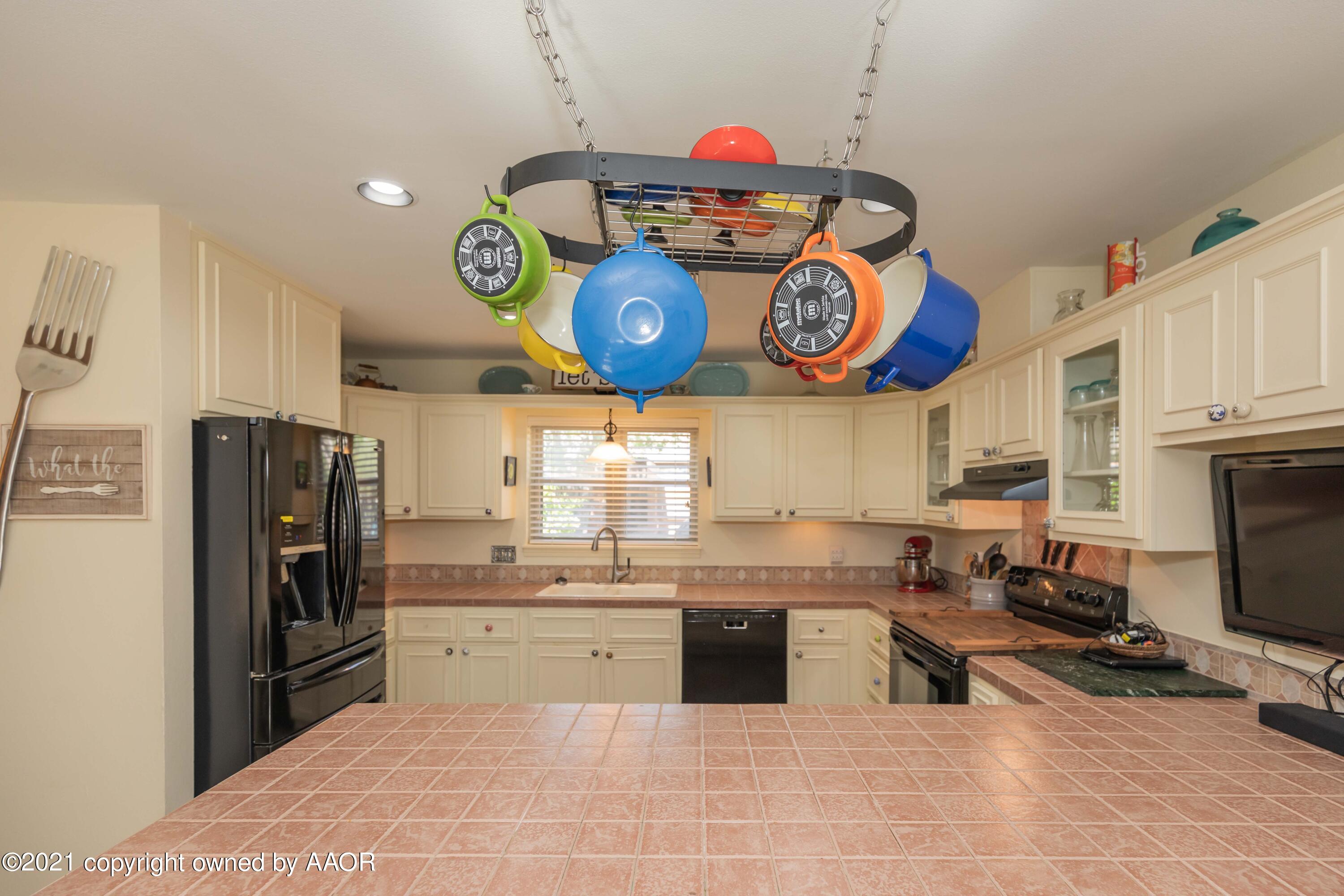 17 Kendall Road Amarillo, TX 79124 - Photo 13 of 46 KITCHEN VIEW 2