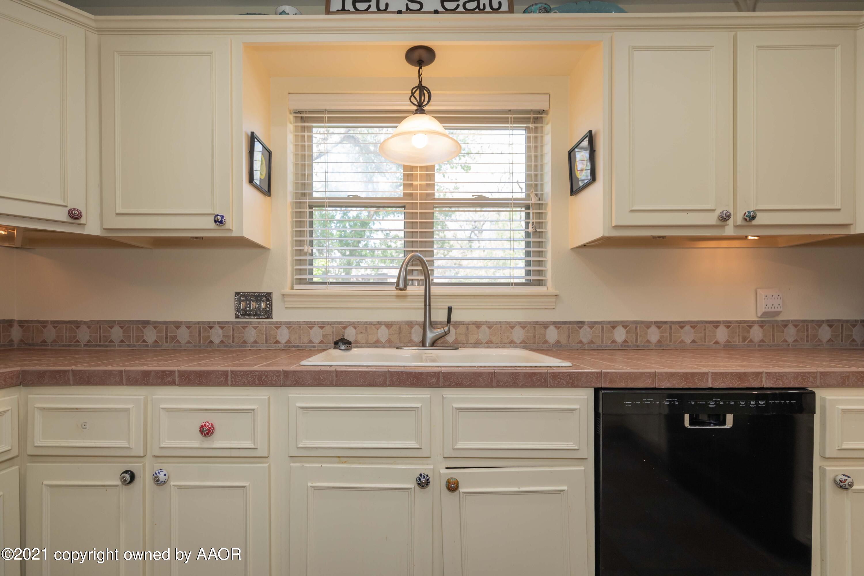17 Kendall Road Amarillo, TX 79124 - Photo 15 of 46 KITCHEN VIEW 4