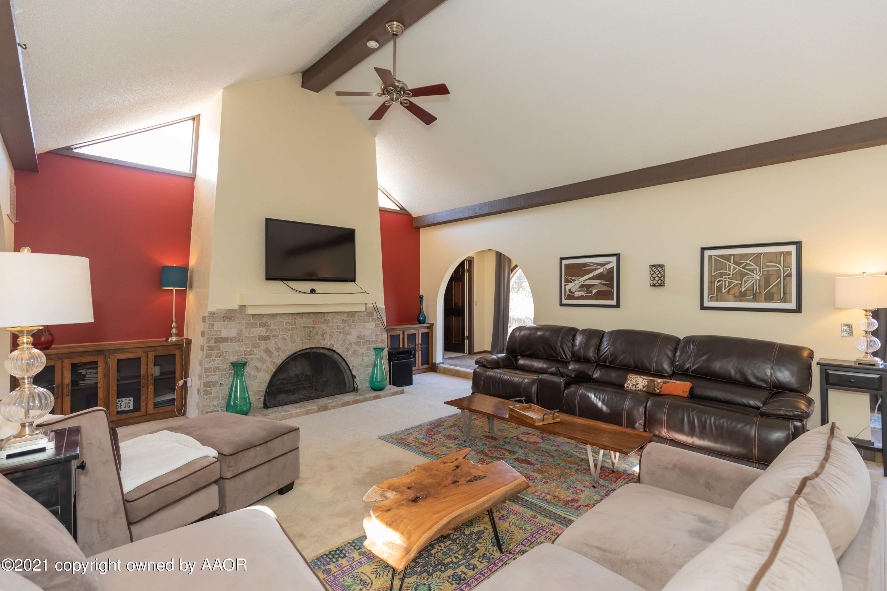 17 Kendall Road Amarillo, TX 79124 - Photo 18 of 46 LIVING ROOM VIEW 3